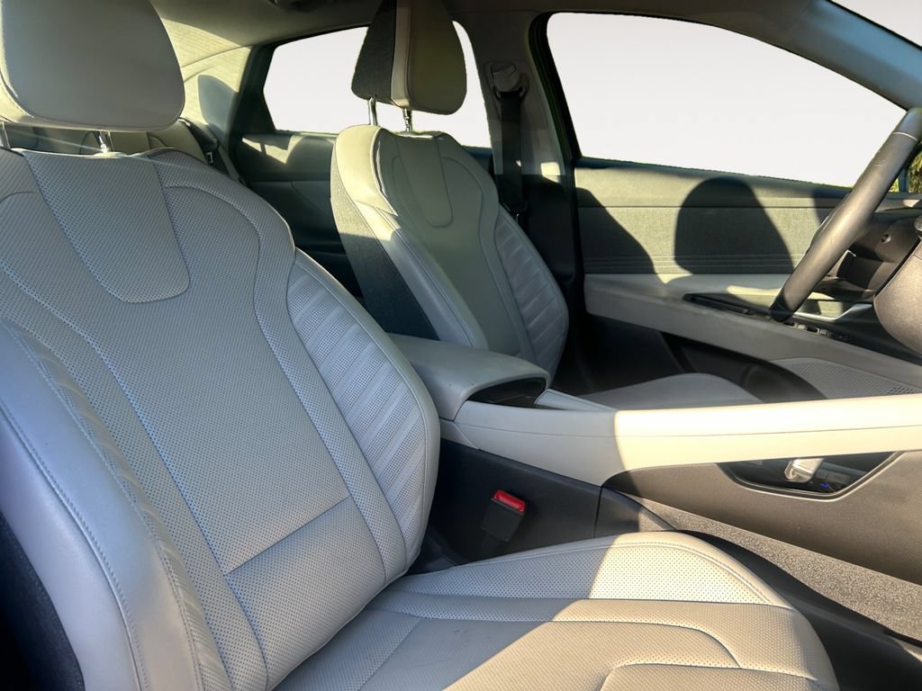 Used 2024 Hyundai Elantra Limited FWD image 15