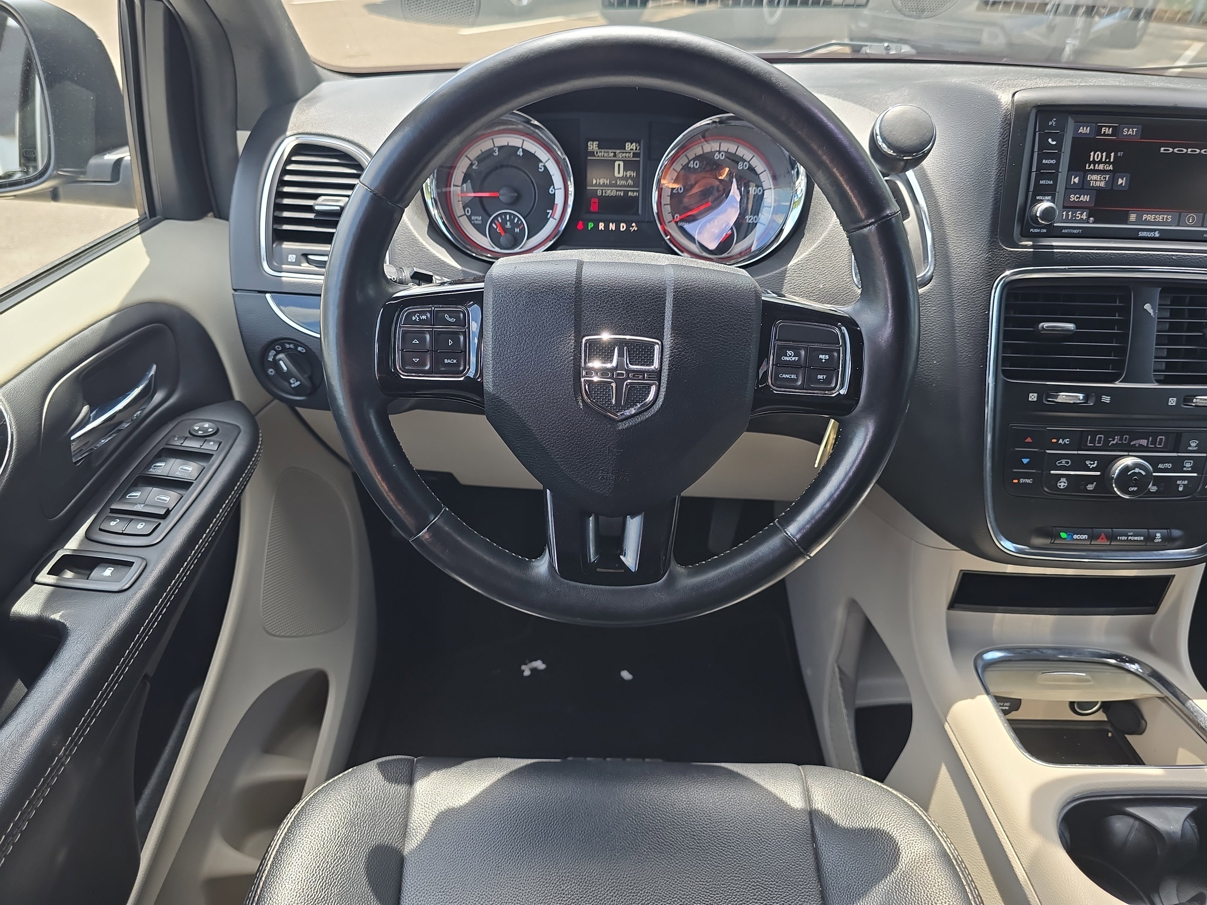 Used 2017 Dodge Grand Caravan SXT w/ Driver Convenience Group FWD image 14