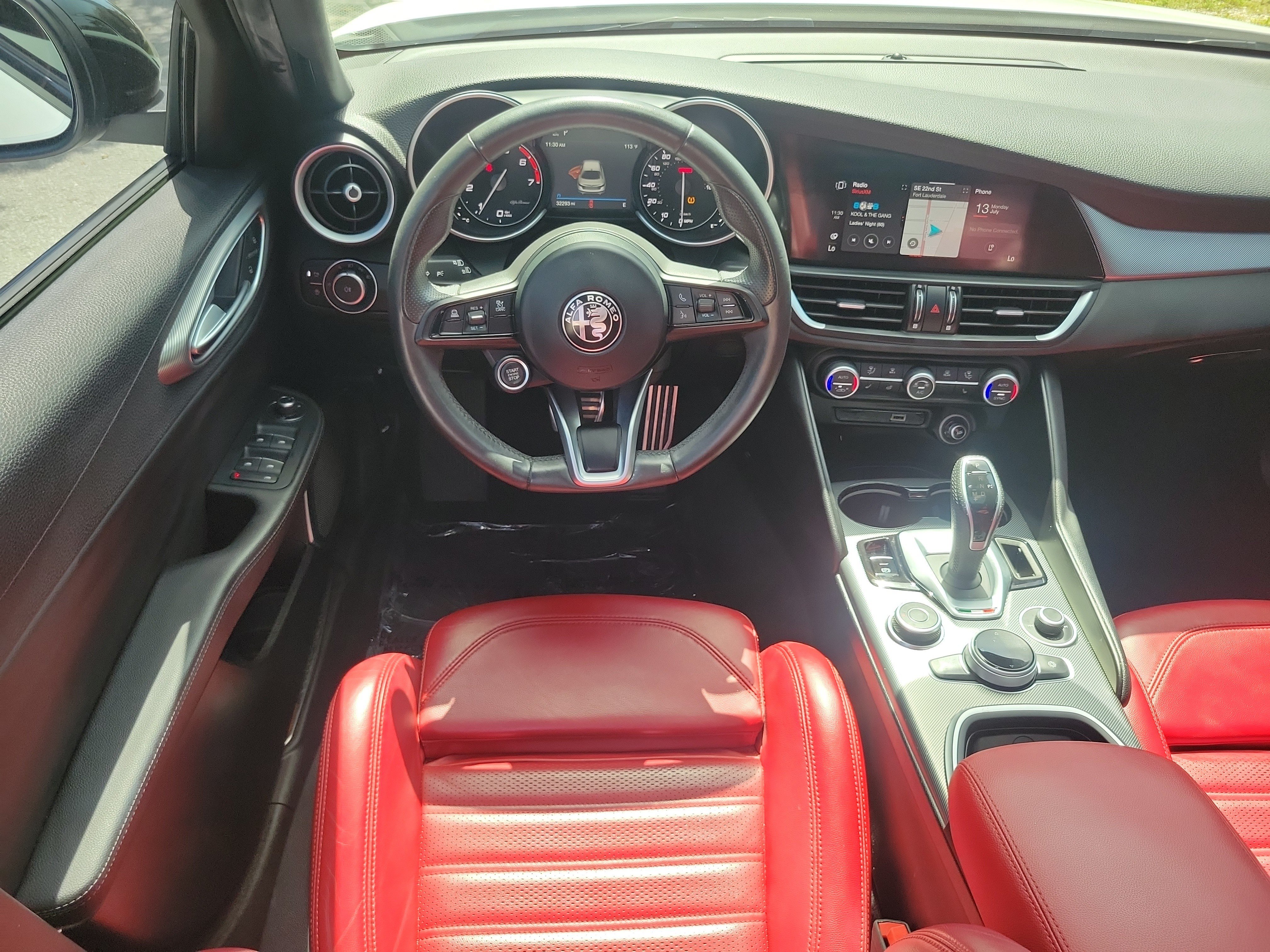 Used 2023 Alfa Romeo Giulia Veloce RWD image 11
