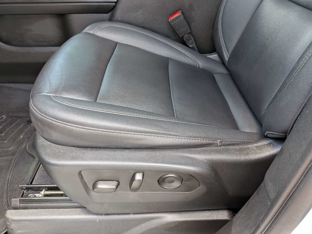 Used 2023 Chevrolet Tahoe Z71 w/ Luxury Package AWD/4WD image 21