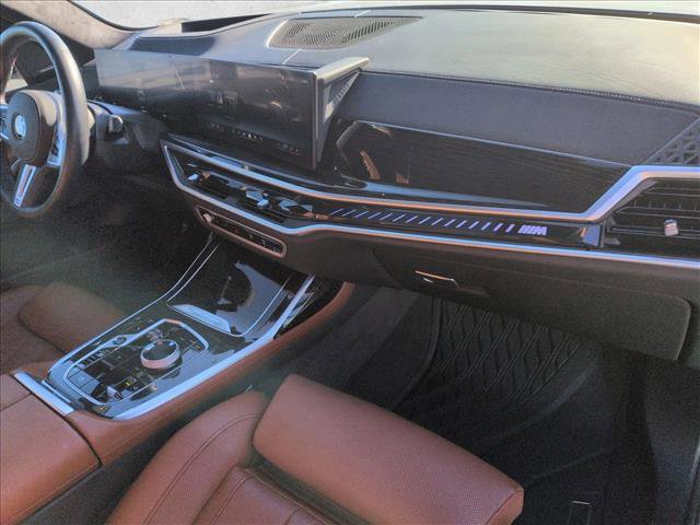 Used 2025 BMW X7 M60i image 25
