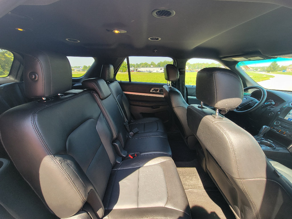 Used 2017 Ford Explorer XLT w/ Equipment Group 202A FWD image 34