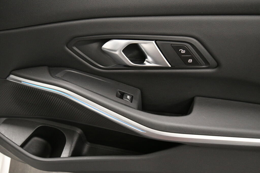 Used 2025 BMW 330i xDrive Sedan image 28