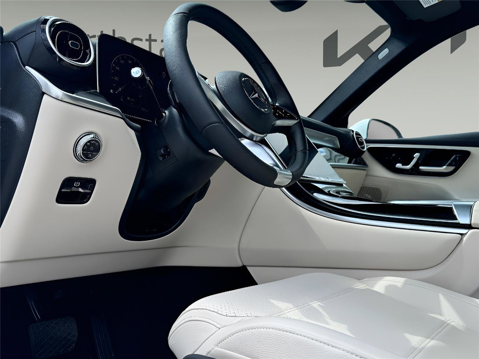 Used 2023 Mercedes-Benz GLC 300 4MATIC image 10