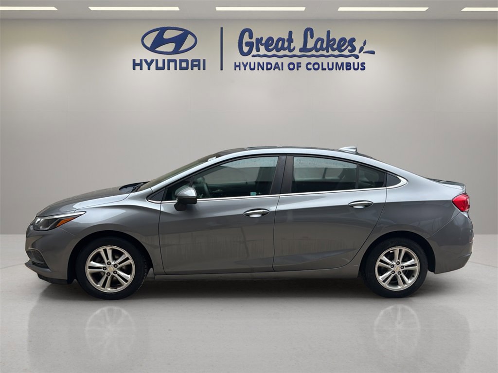 Used 2018 Chevrolet Cruze LT w/ Convenience Package image 2