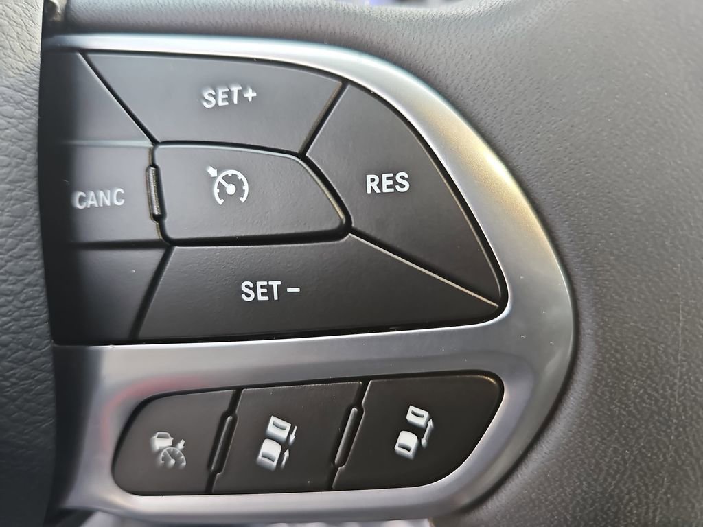 Used 2024 Chrysler Pacifica Touring-L image 17