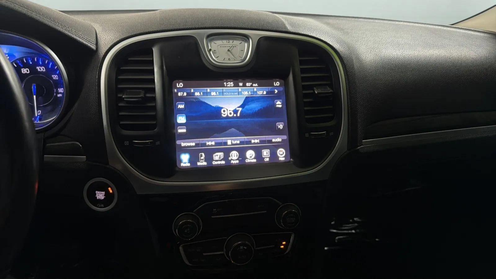 Used 2016 Chrysler 300 C RWD image 13