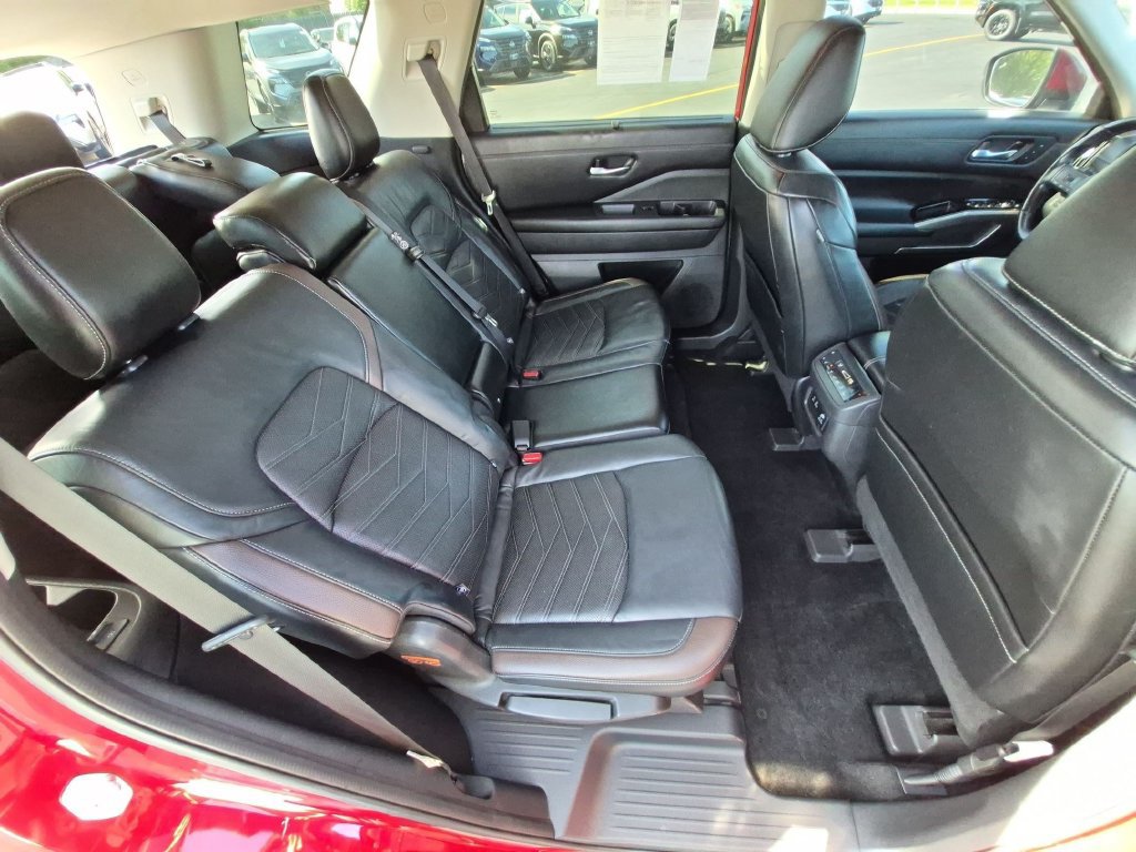 Used 2022 Nissan Pathfinder Platinum w/ Cargo Package FWD image 30
