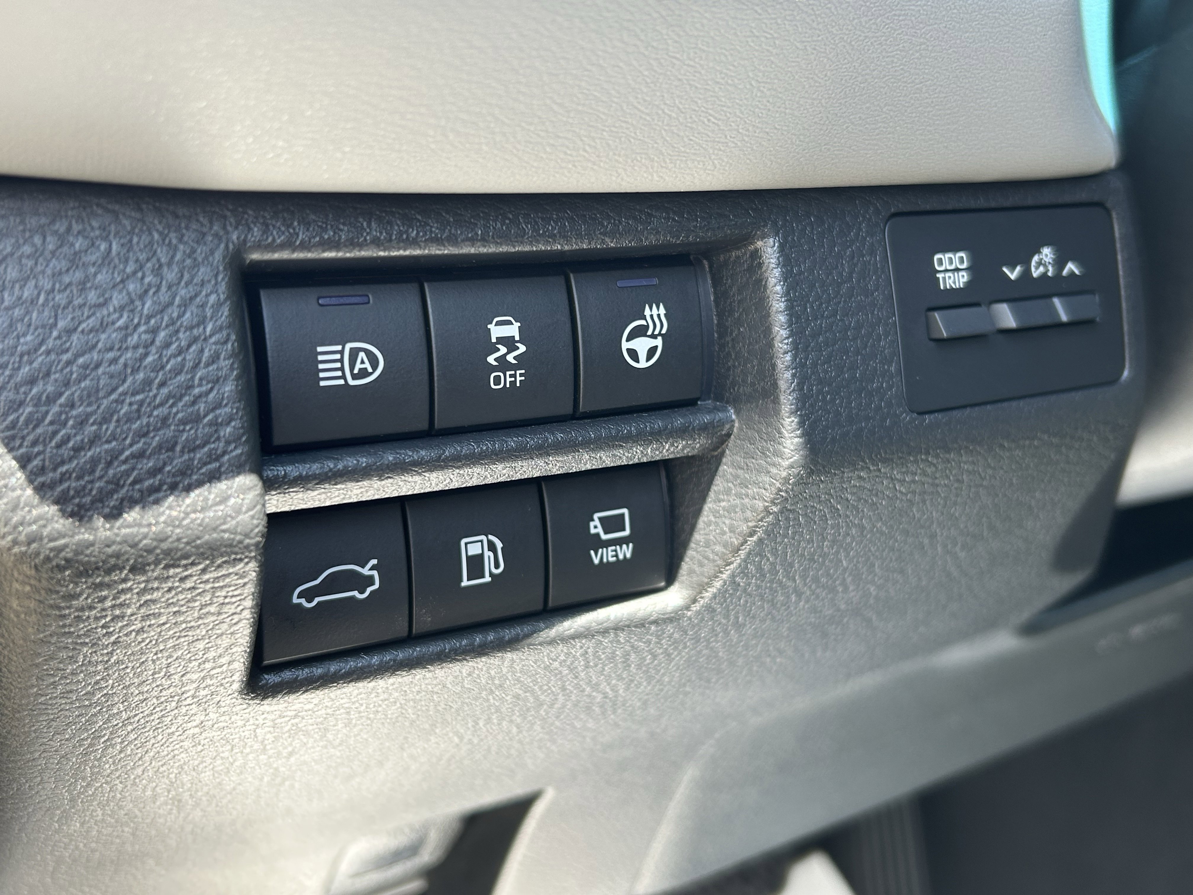 Certified 2022 Toyota Avalon Limited w/ Advanced Safety Package FWD image 15
