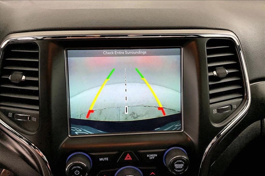 Used 2018 Jeep Grand Cherokee Laredo AWD/4WD image 14