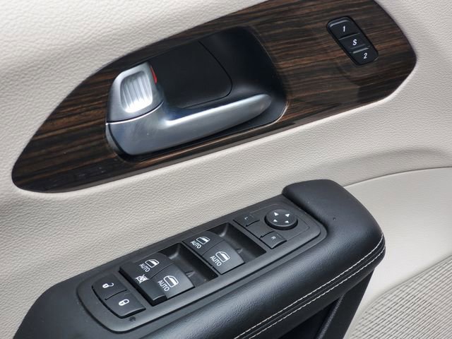 Used 2021 Chrysler Pacifica Limited image 14