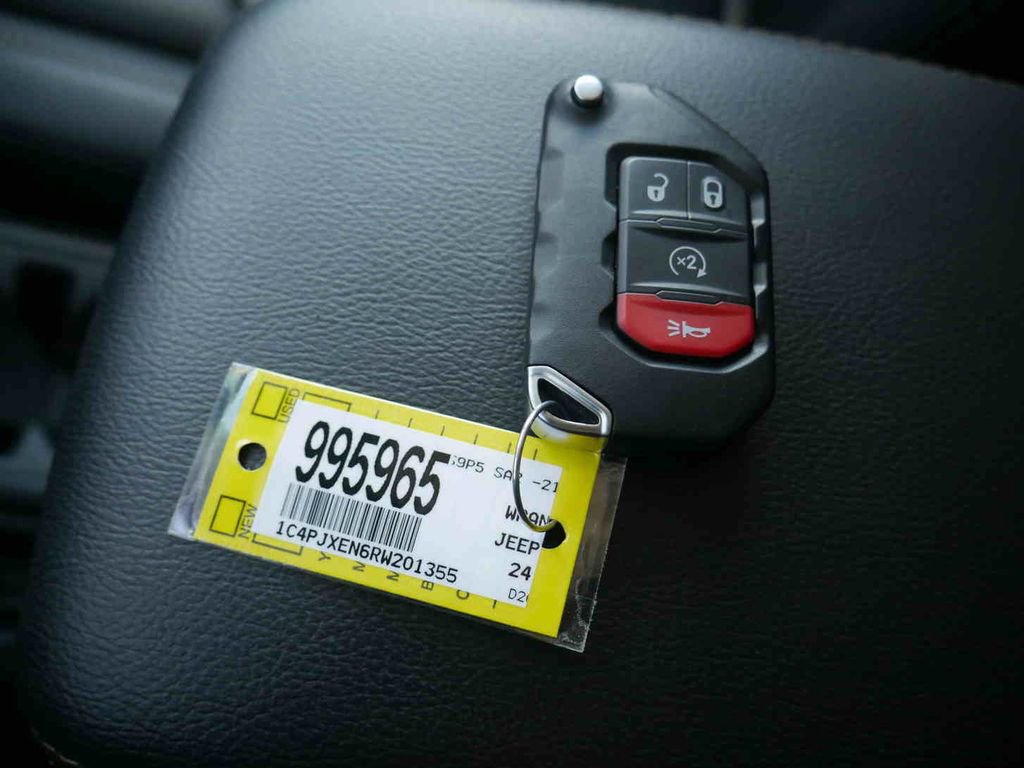 Used 2024 Jeep Wrangler Sahara w/ Technology Group AWD/4WD image 33