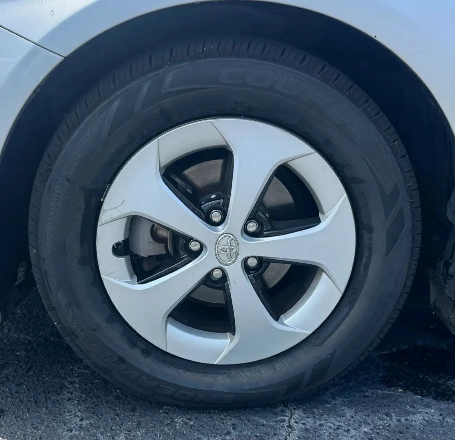 Used 2012 Toyota Prius Two FWD image 2