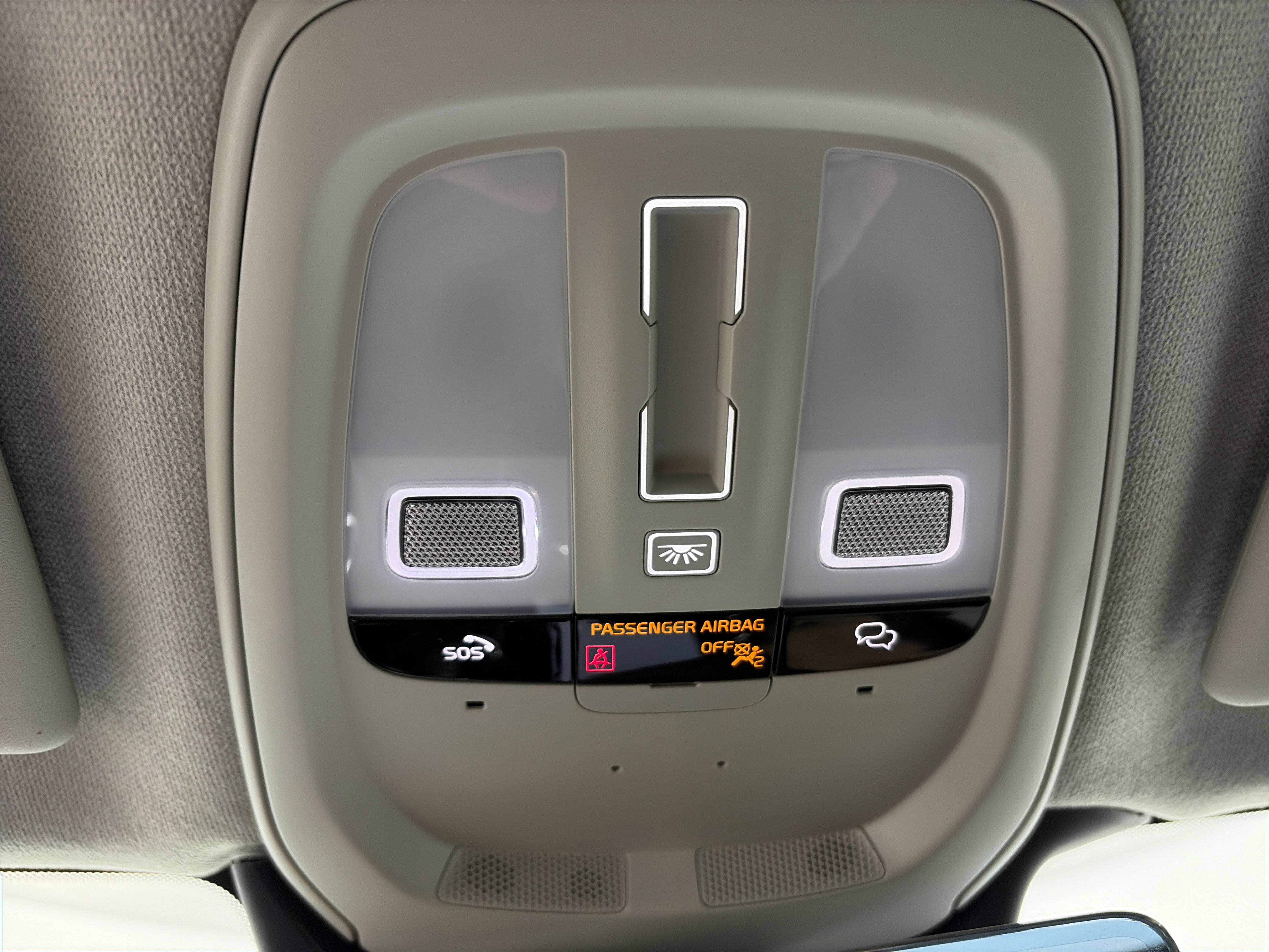 Used 2025 Volvo XC40 B5 Core image 33