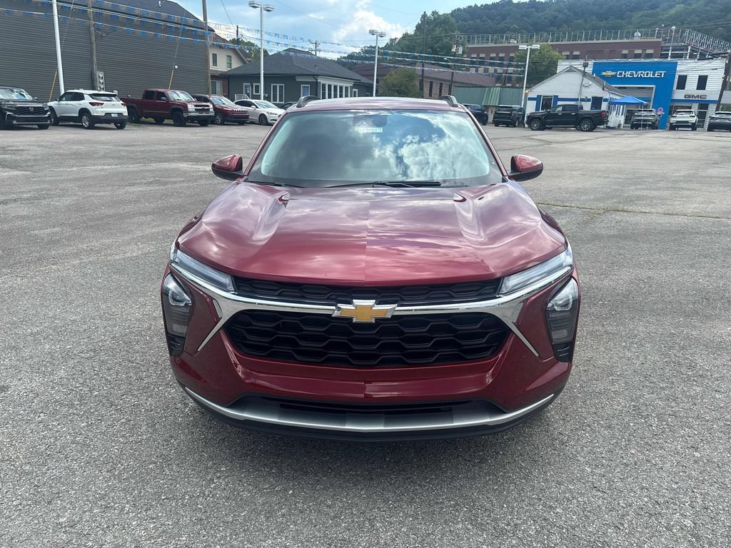 Used 2025 Chevrolet Trax LT FWD image 8
