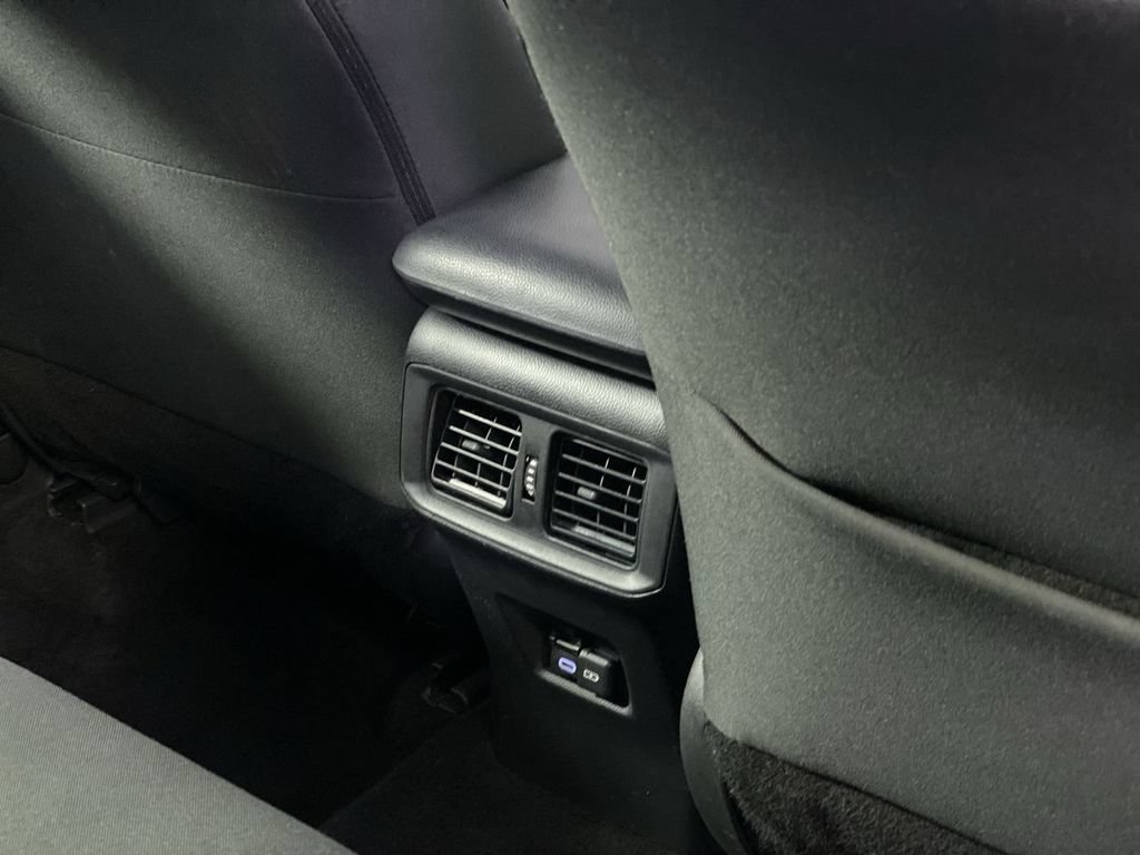 Used 2024 Toyota RAV4 XLE FWD image 27