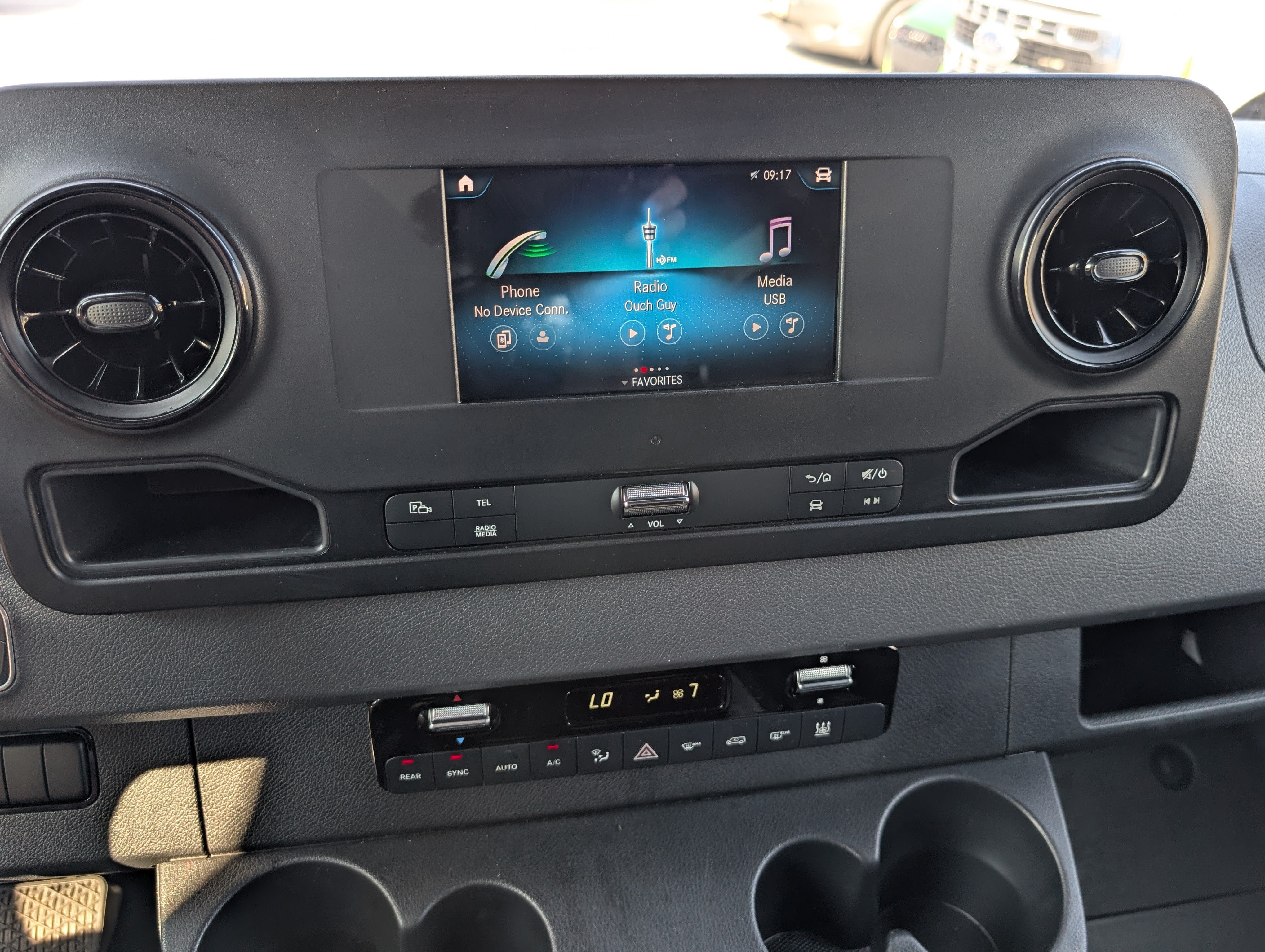 Used 2024 Mercedes-Benz Sprinter 2500 image 25