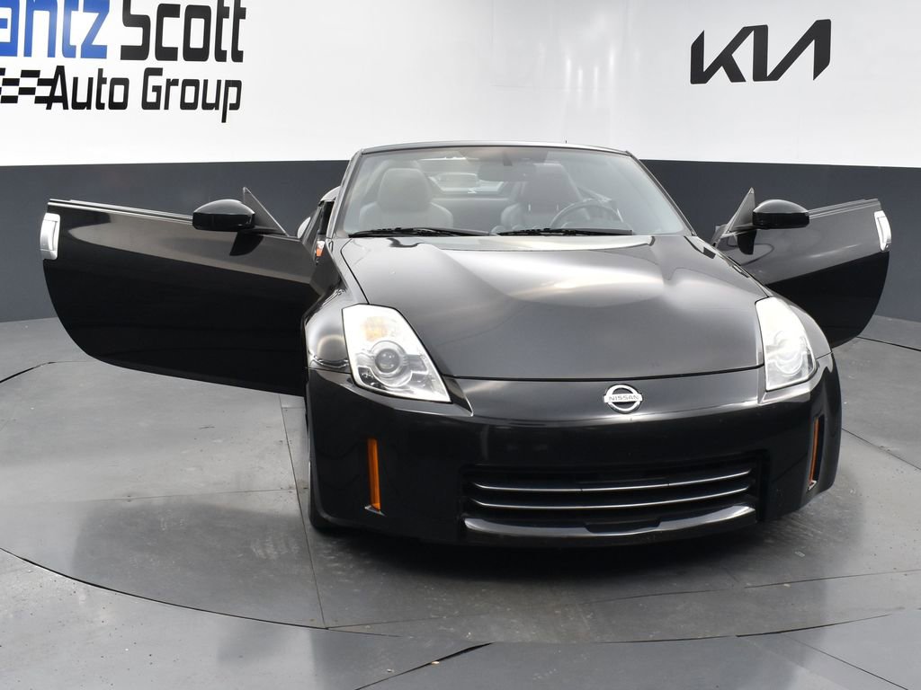 Used 2007 Nissan 350Z Touring RWD image 25