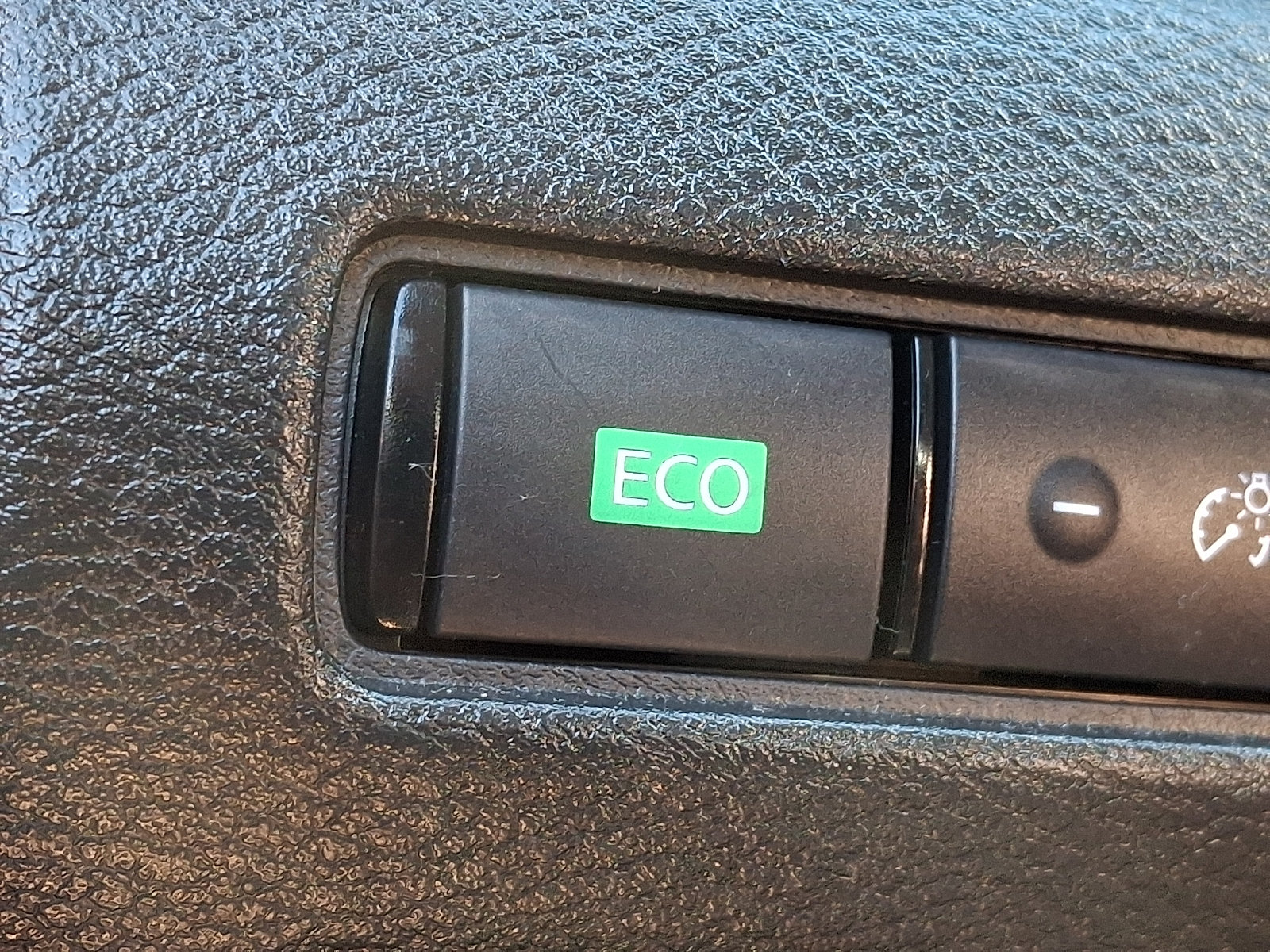 Certified 2024 Nissan Sentra SR FWD image 22