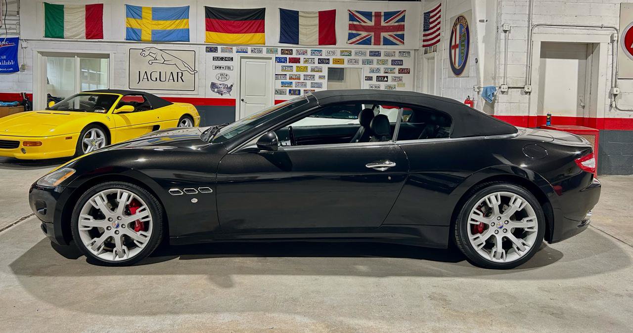 Used 2011 Maserati GranTurismo Convertible RWD image 3