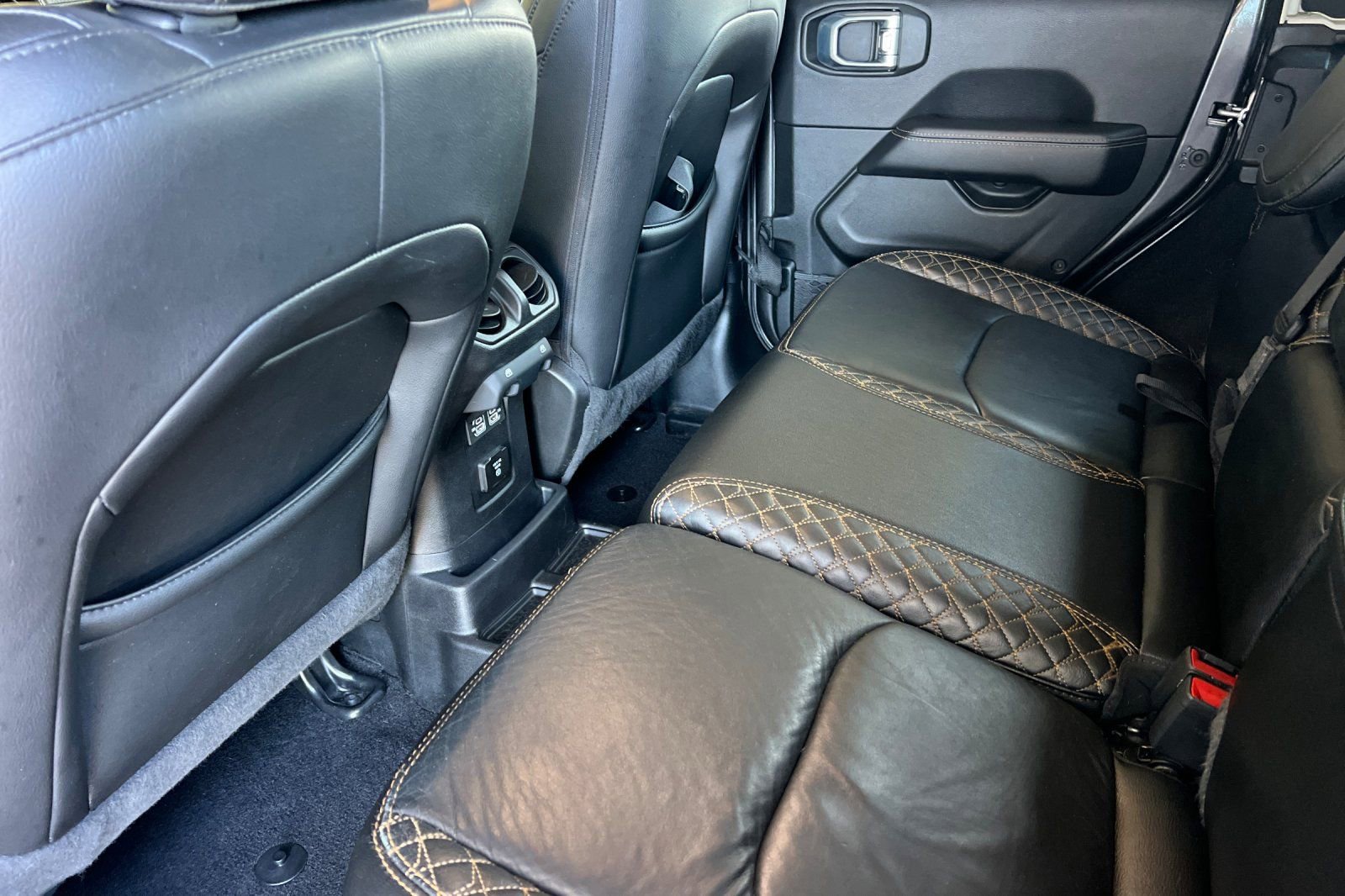 Used 2021 Jeep Wrangler Unlimited Sahara image 14