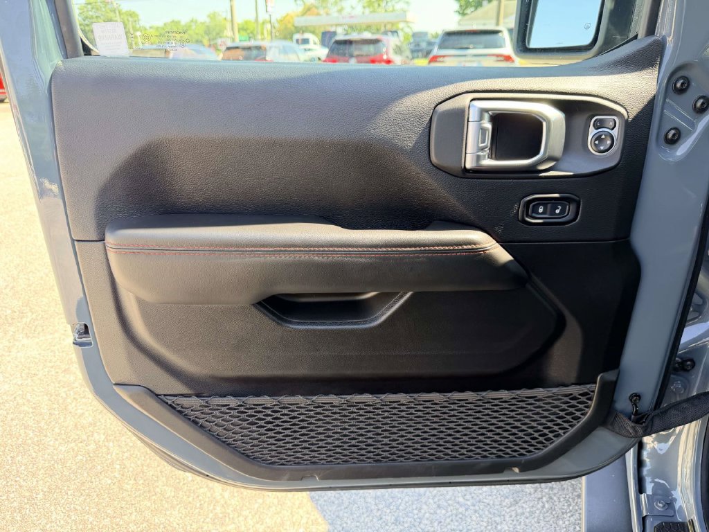 Used 2025 Jeep Wrangler Unlimited Rubicon AWD/4WD image 19