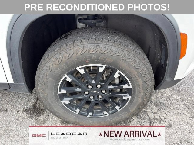 Used 2025 Chevrolet Traverse Z71 w/ LPO, Floor Liner Package AWD/4WD image 9