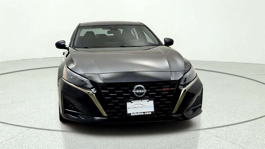 Used 2023 Nissan Altima 2.5 SR w/ SR Premium Package AWD/4WD image 2
