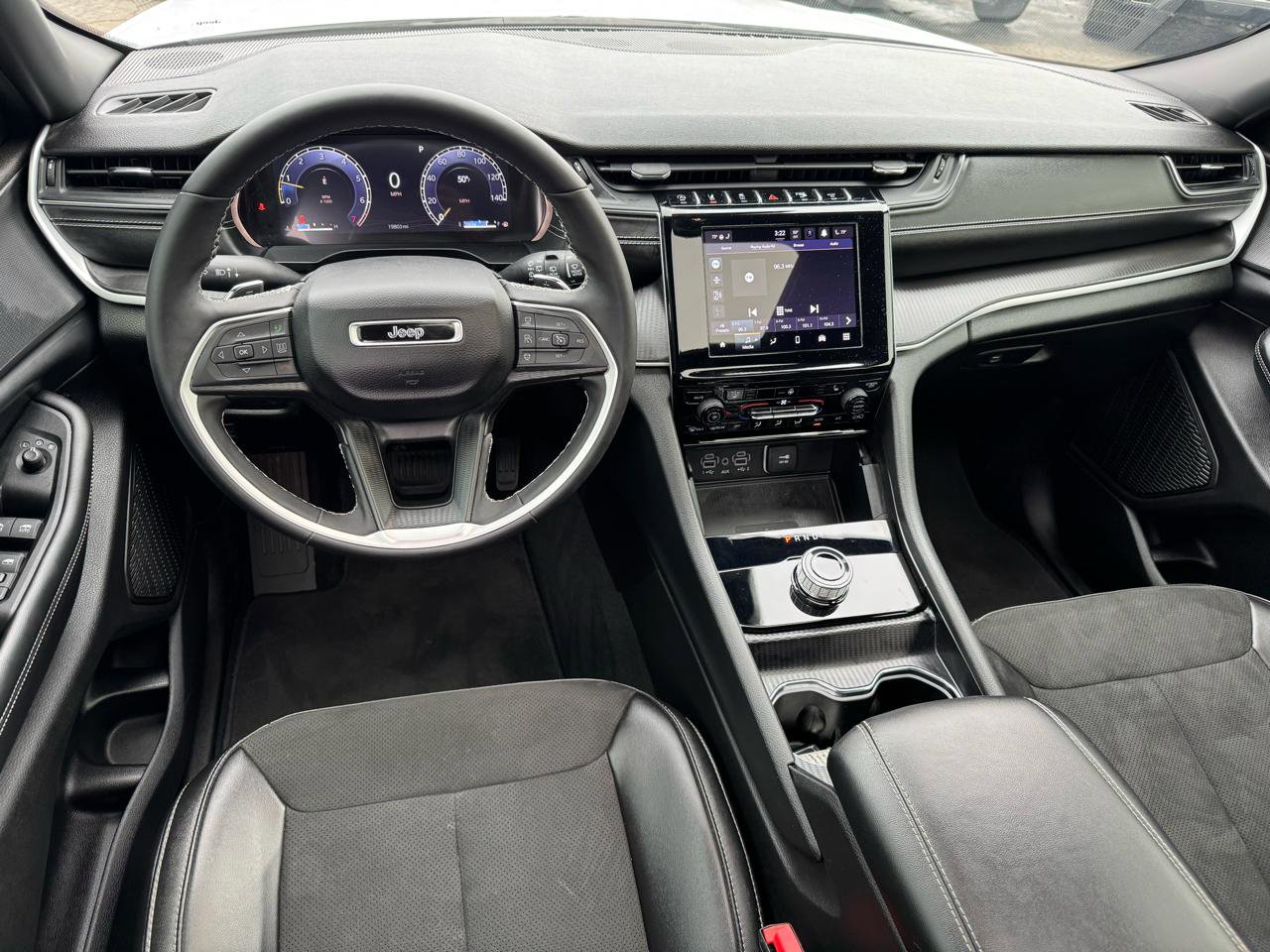 Used 2024 Jeep Grand Cherokee Altitude image 11