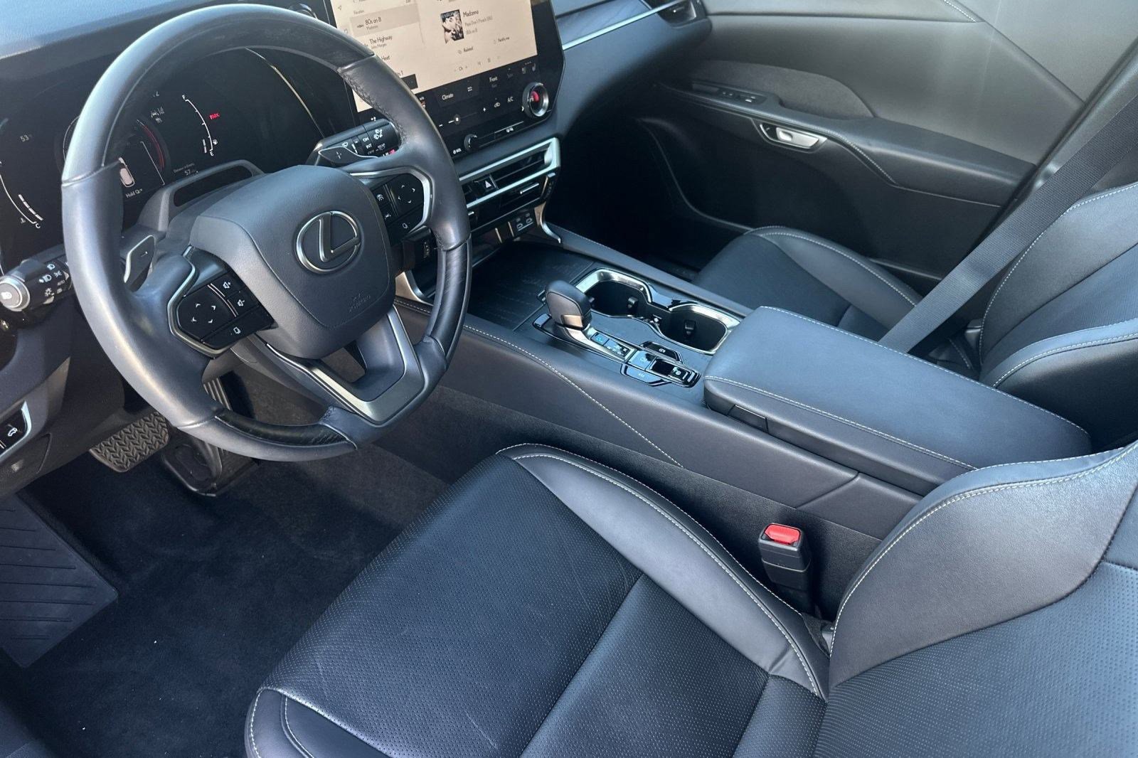 Used 2024 Lexus RX 350 FWD image 4