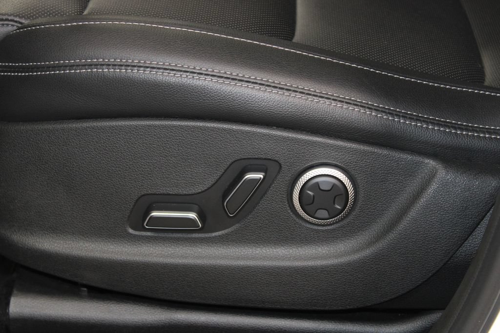 Used 2025 Genesis GV70 2.5T AWD/4WD image 18