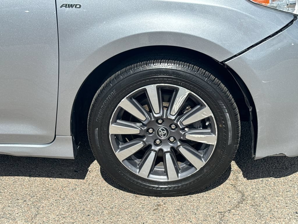 Used 2018 Toyota Sienna XLE Premium AWD/4WD image 39