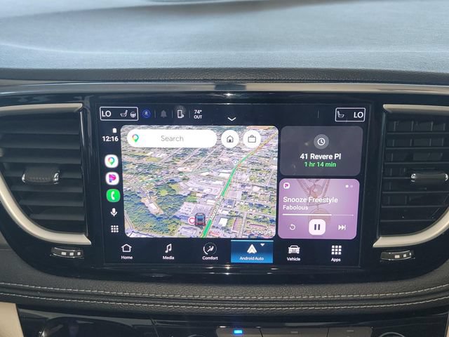 Used 2023 Chrysler Pacifica Touring-L FWD image 19