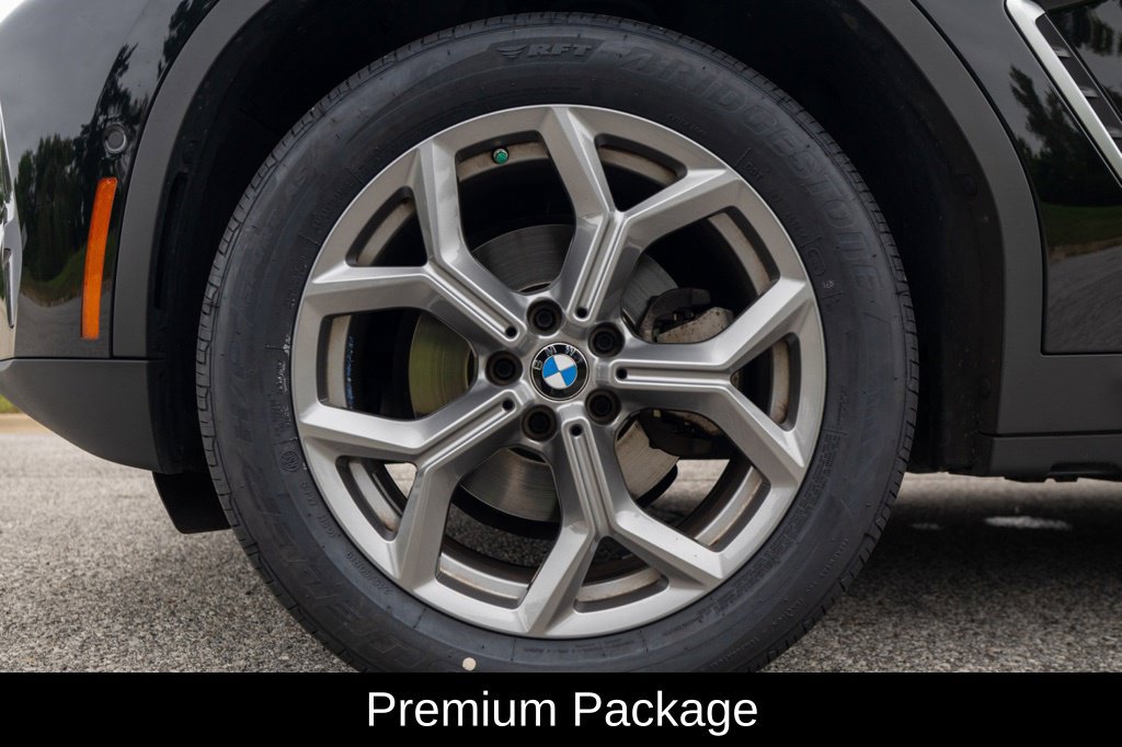 Used 2024 BMW X4 xDrive30i AWD/4WD image 3