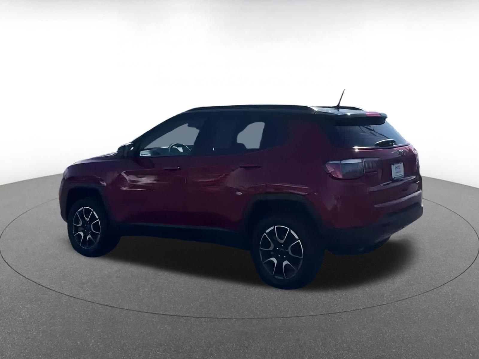 Used 2025 Jeep Compass Trailhawk image 8