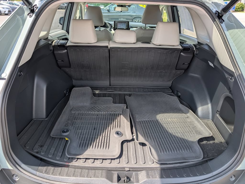 Used 2021 Toyota RAV4 XLE w/ Convenience Package AWD/4WD image 13
