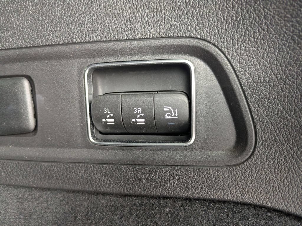 Used 2025 Mercedes-Benz GLS 450 4MATIC image 14