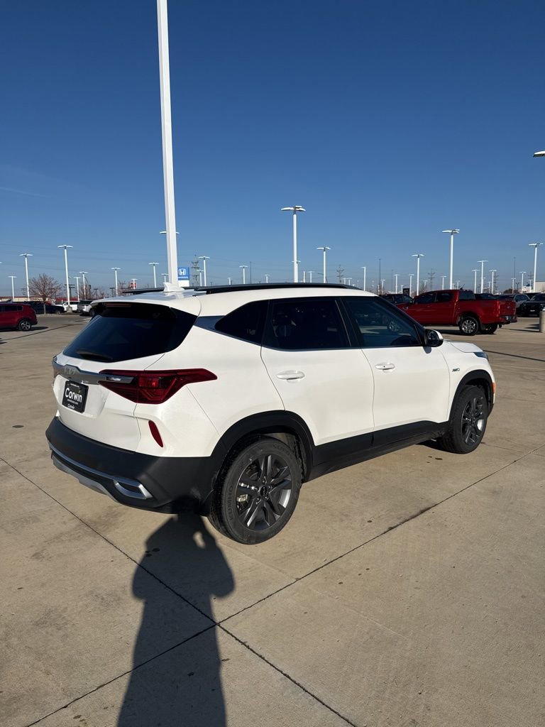 Used 2023 Kia Seltos S w/ Navigation Package image 8