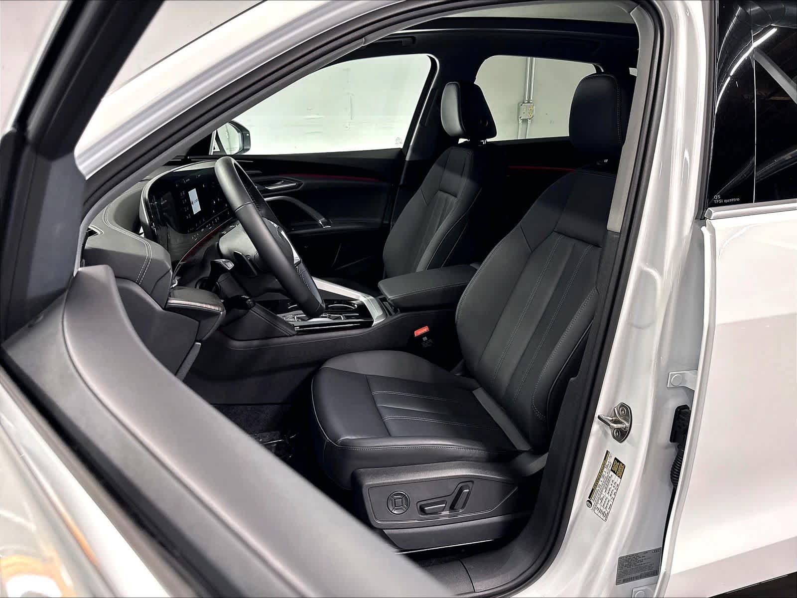 Used 2025 Audi Q5 Premium AWD/4WD image 26