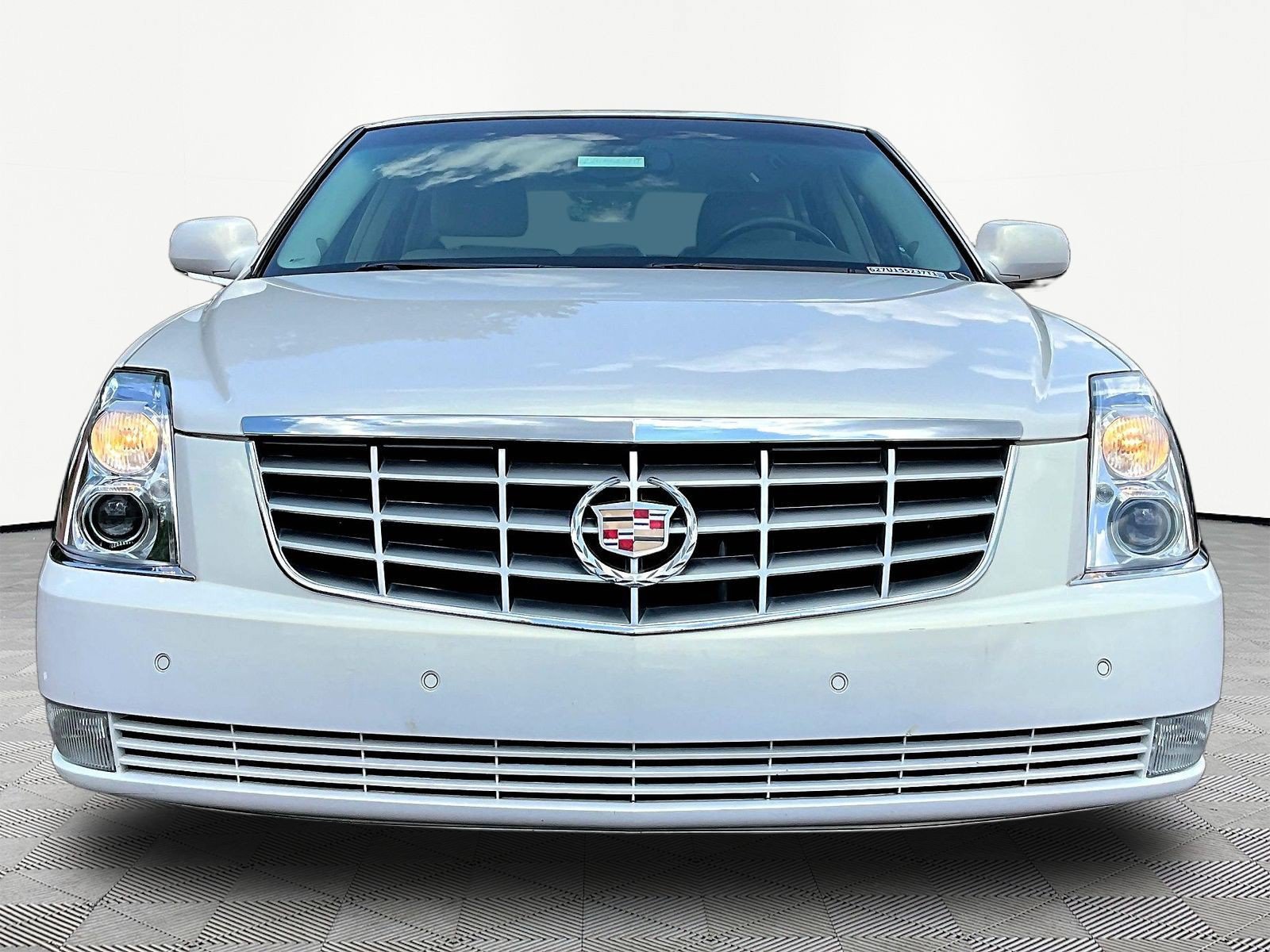 Used 2007 Cadillac DTS Luxury I w/ Trunk Convenience Package FWD image 2