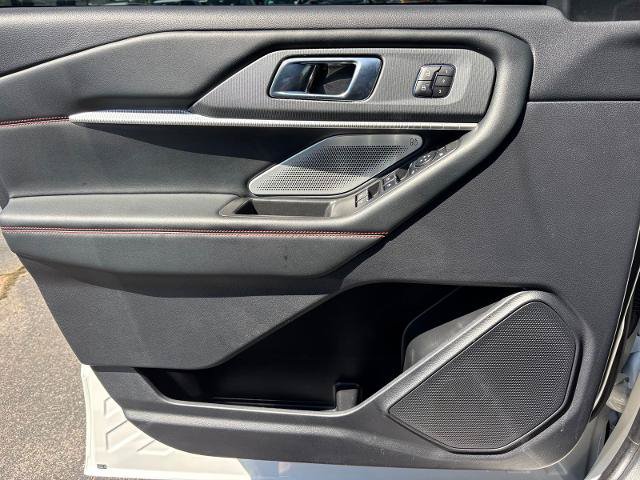 Certified 2025 Ford Explorer ST AWD/4WD image 12