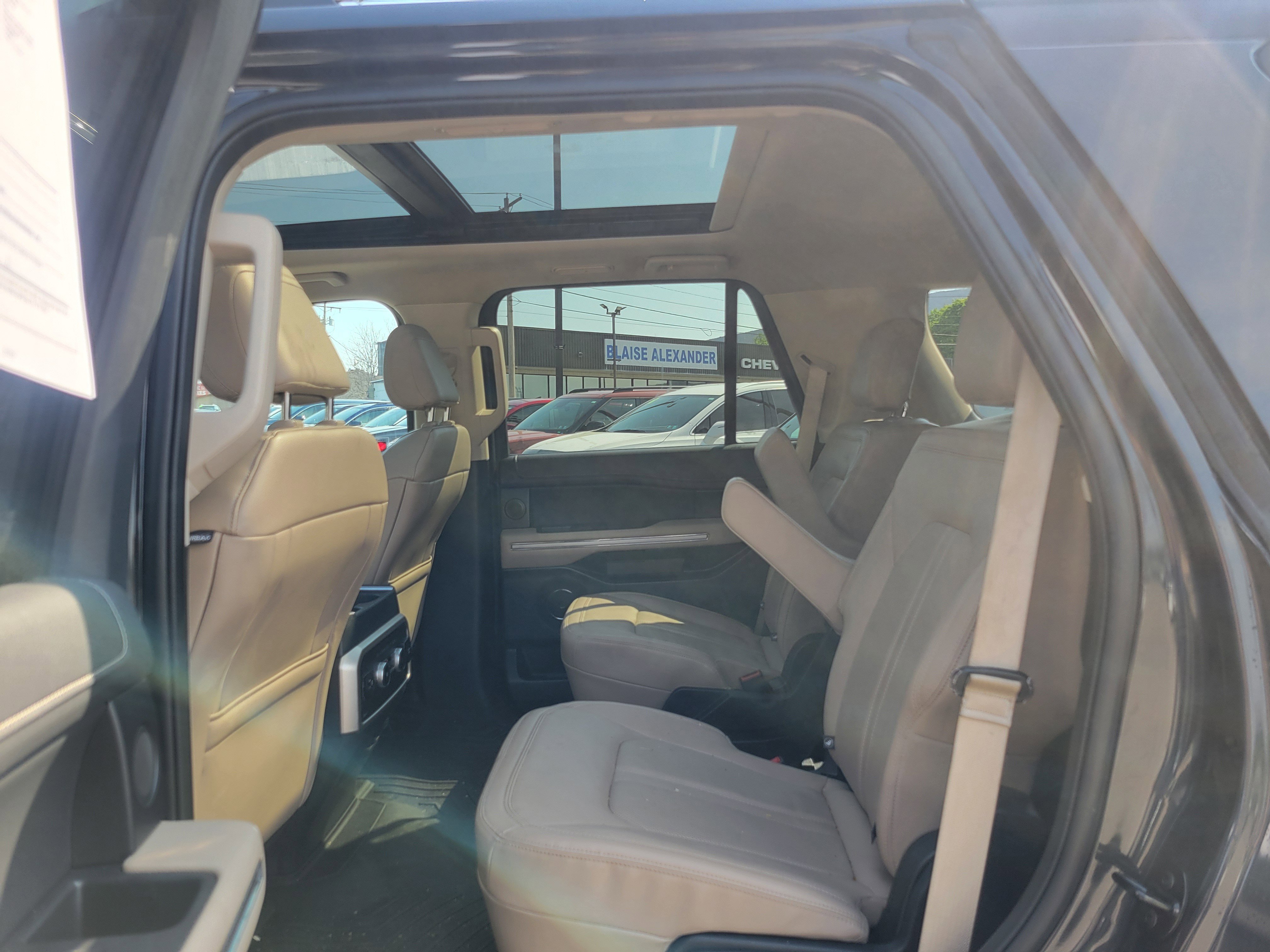 Used 2023 Ford Expedition Limited AWD/4WD image 8
