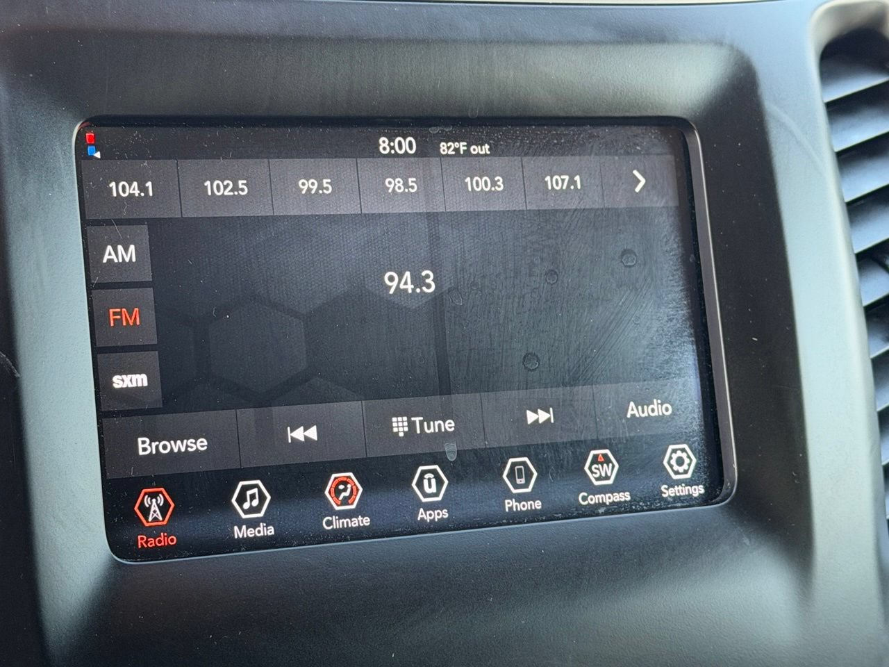 Used 2019 Jeep Cherokee Latitude w/ Popular Appearance Group FWD image 22