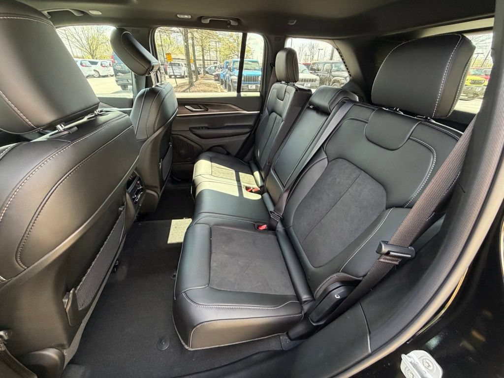 New 2026 Jeep Grand Cherokee Altitude AWD/4WD image 11