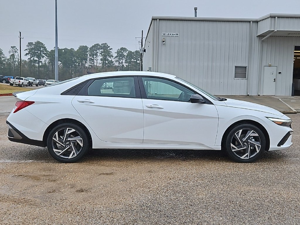 Used 2025 Hyundai Elantra SEL FWD image 7