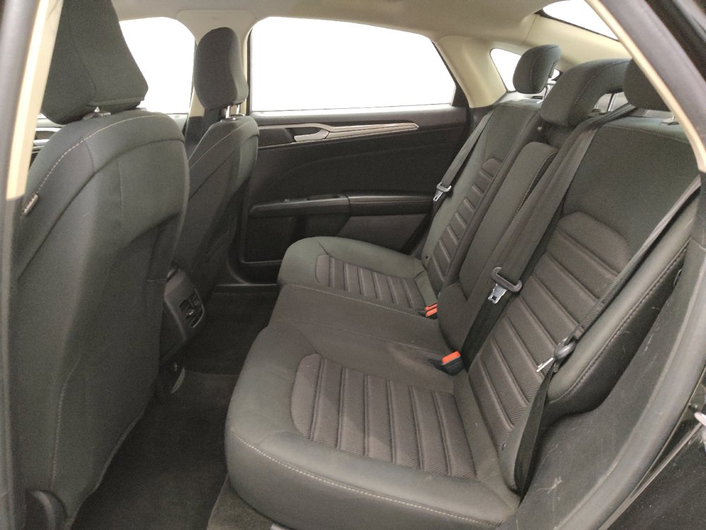 Used 2020 Ford Fusion SE image 18