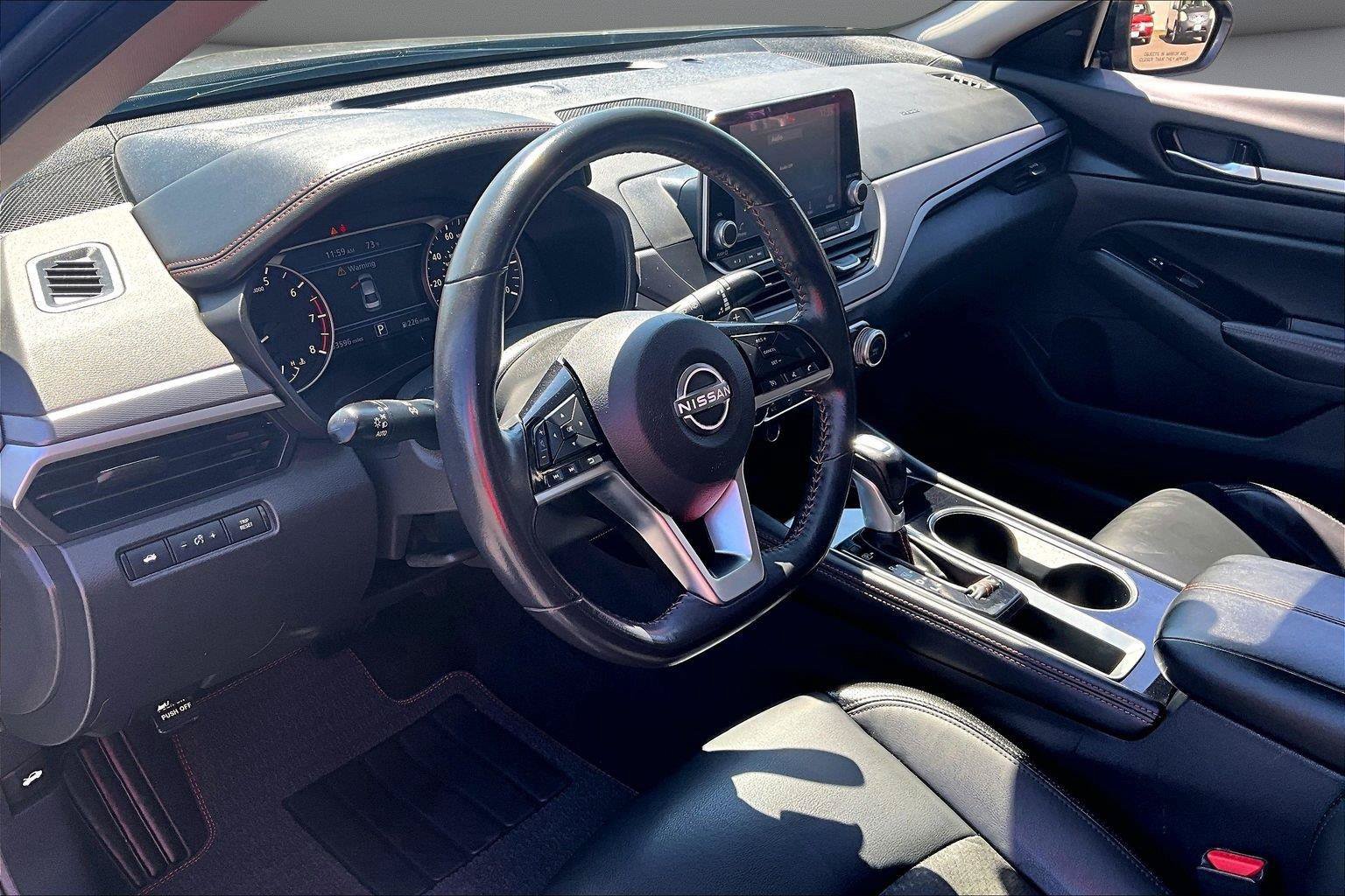 Used 2024 Nissan Altima 2.5 SR FWD image 16