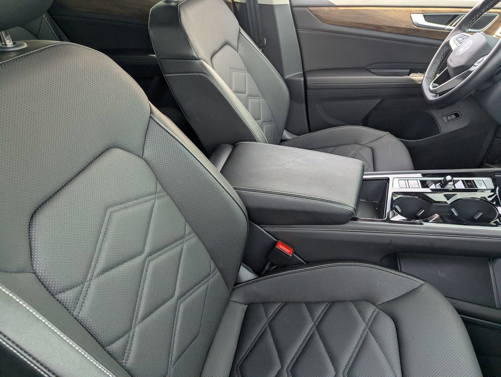 Used 2025 Volkswagen Atlas SE image 10