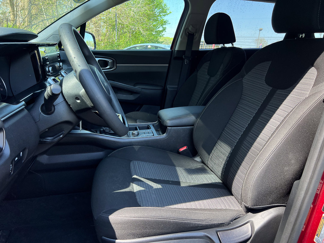 Used 2023 Kia Sorento LX AWD/4WD image 16