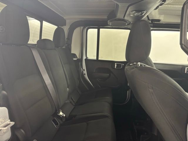 Used 2022 Jeep Gladiator Willys AWD/4WD image 13